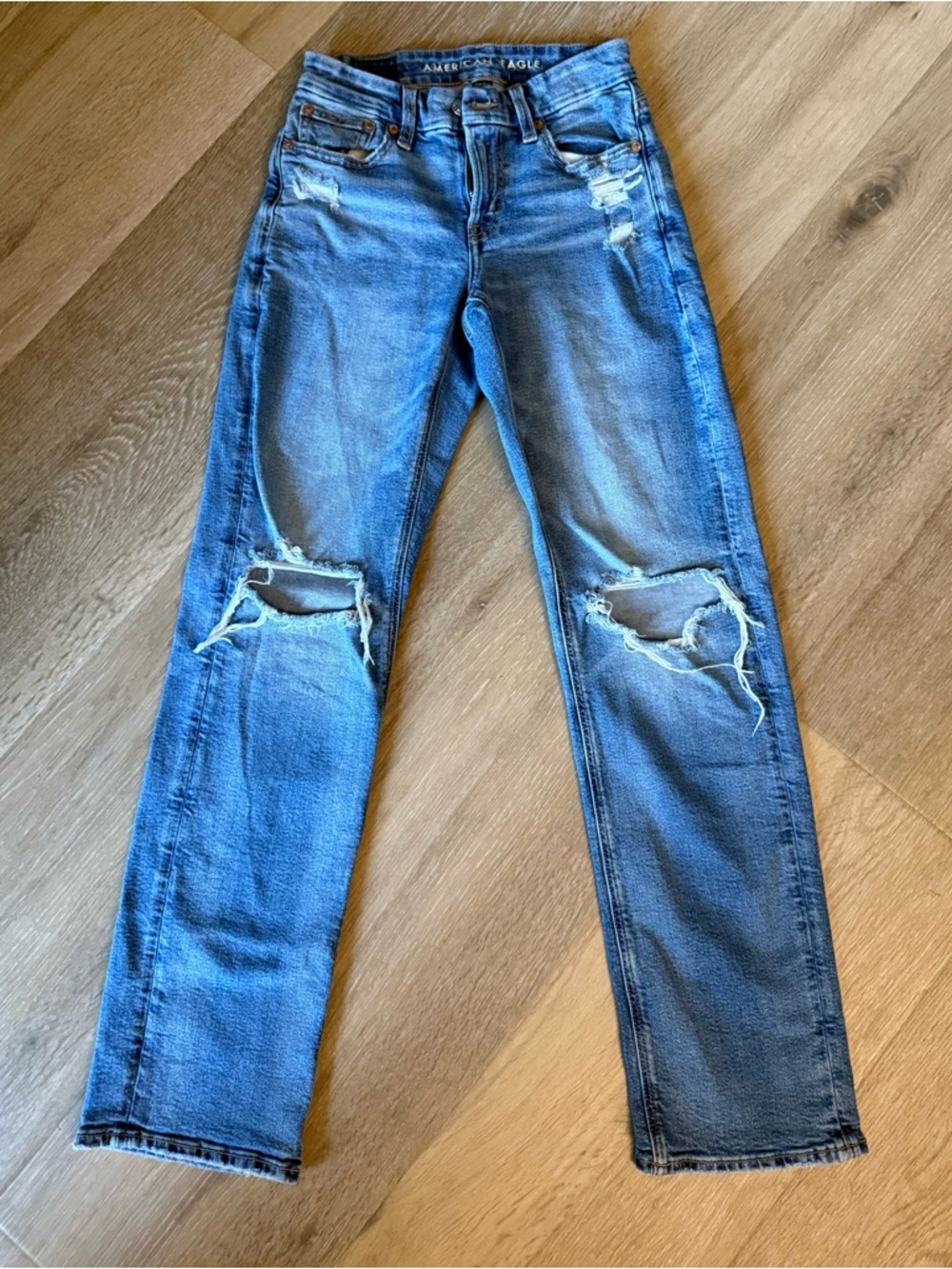 American Eagle Outfitters women’s Distressed Jeans 00 Regular 27” inseam